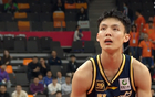 广东胜上海晋级，徐杰胡明轩表现亮眼，CBA八强全揭晓。