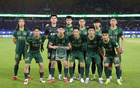 浙江队留位待布彭扎，赛前合影见李提香旁空位
