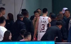 胡明轩11中7得22分，进攻出色但失误8次被驱逐。