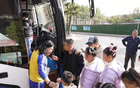 暖心守护，青岛足球场迎小球迷