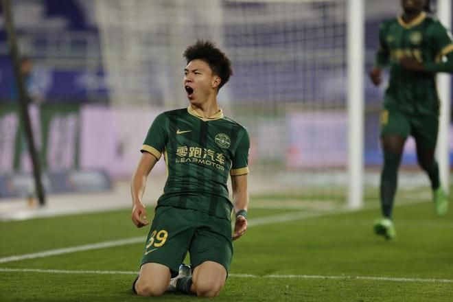 潘伟力：王钰栋能力尚需提升，五大联赛需顶尖水平。