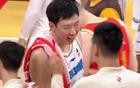 陈盈骏7连胜止步，周琦赛后与对手交流。