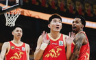 红衣男多次闹事，身份曝光！惯犯再现，辽篮主场惹事，广厦严惩不贷。