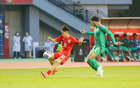 国足U16半场梦游，门将失误，张君豪红牌