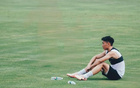 杨帅寻球启事，踢飞球被拿走。