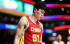 中国男篮新名单年轻化显著，23岁以下球员达9人。