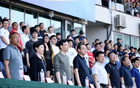 南京市长淮安书记观“苏超”，镇江市长探视球员。