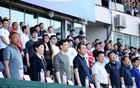 南京淮安领导观“苏超”，镇江市长探球员。
