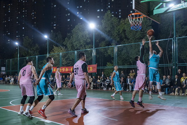 在法甲这一历史悠久的战场上，朗斯和图卢兹即将上演一场激烈的对决。朗斯，这支百年老牌球队，曾经历过无数荣耀与低谷。在上赛季，朗斯凭借出色的发挥拿下了亚军，震惊了整个法甲联赛。然而，随着夏季转会窗的一系列变化，朗斯的阵容经历了不小的波动。本场比赛，安博（中国）仍对朗斯的表现充满期待，特别是在主教练弗兰克·海西的带领下，这支球队很有可能再次展现出自己的强悍实力。