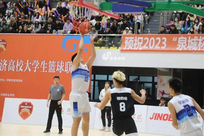 乒乓球界近日因“徐克禁赛事件”而陷入一场前所未有的舆论风暴。国际乒联宣布曾效力中国乒乓球队的运动员徐克因涉及性骚扰行为，被处罚禁赛十年。这一消息震撼了整个乒坛，但更为引人关注的是，在国际赛事领域严厉处罚的背后，逐渐显现出乒乓球界复杂的人际关系，尤其是体育评论员贺晓龙指责刘国梁“混淆视听”的说法引发了网友热议。本文将深度剖析这一事件的来龙去脉，并探讨中国乒乓球版图面临的新挑战与变革。