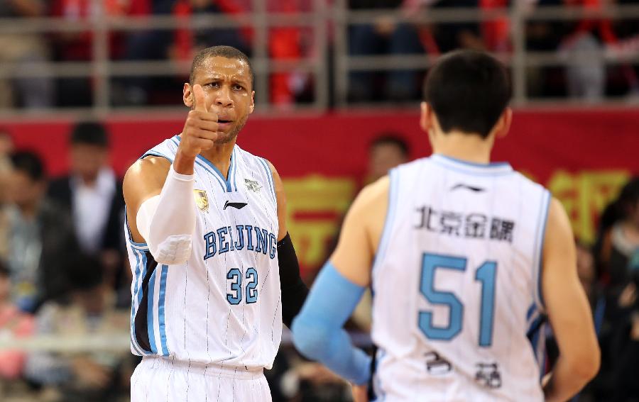 NBA2k23中文版是一款好玩的篮球竞技游戏，在这款游戏中玩家们可以体验到多种模式的篮球比赛，玩家既可以以经理人的身份操作赛事战术，也可以以球员身份上场比赛，游戏中还有很多NBA明星供玩家使用，想试试的小伙伴快来本站下载吧。