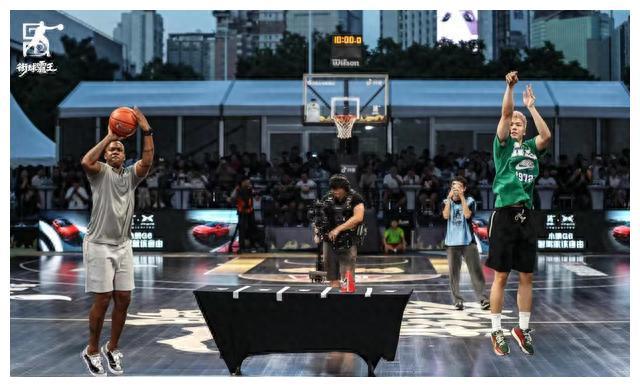 昨日，2011赛季全国男子篮球联赛（NBL）新闻发布会在北京康源瑞廷酒店举行。在2010年良好合作的基础上，甘肃卫视再次获得了NBL2011赛季的国内独家卫视媒体直播权。炎炎夏日，甘肃卫视将独家呈现给国内观众一场精彩的NBL篮球盛宴。